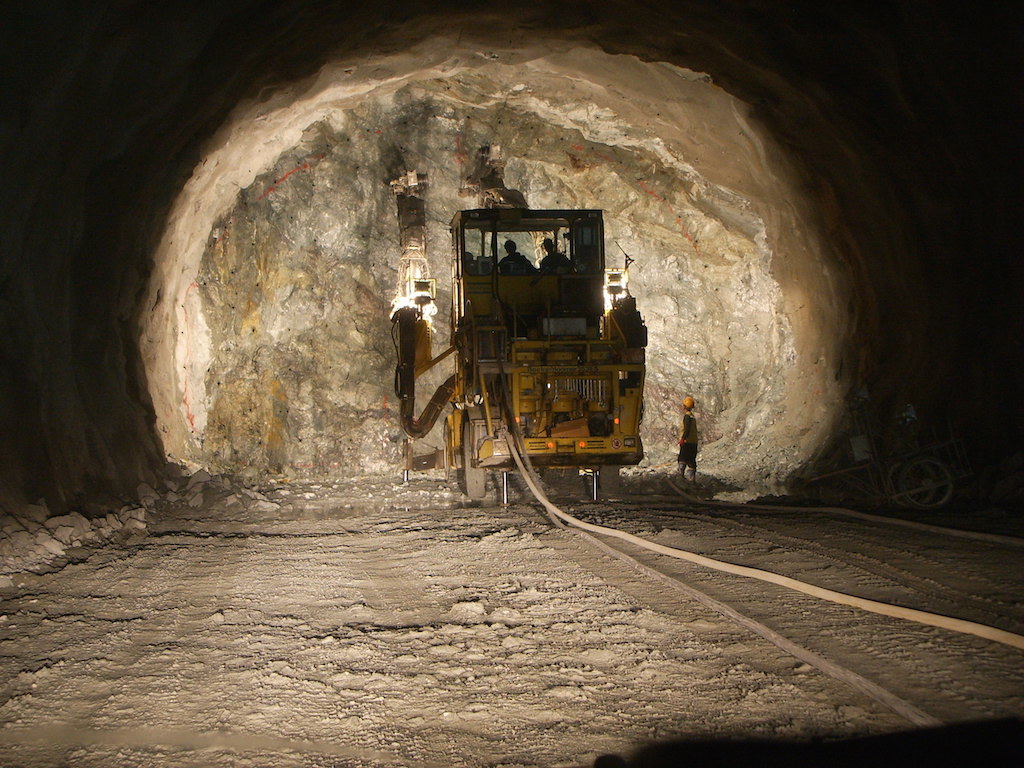 Drilling equipment, jumbo drill, tunnel drilling, mining, hydraulic drifter application.